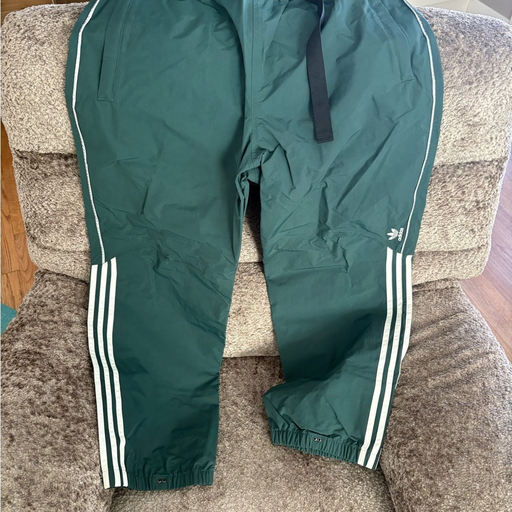 Brand New Adidas snow pants - jogger style - men’s large